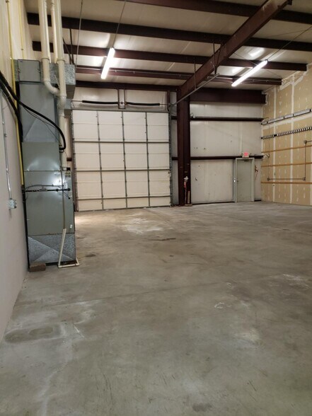 More Photos Of 819-821 Midpoint Dr, O'Fallon Warehouse For Sale