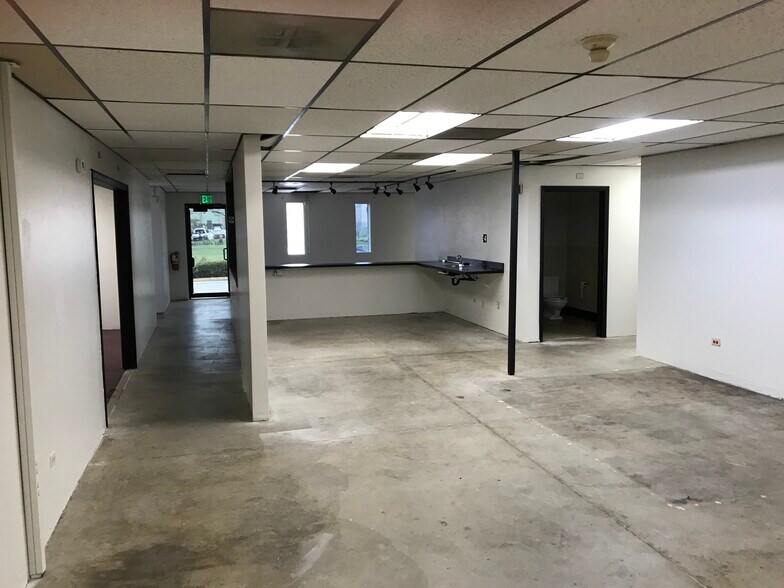 More Photos Of 1601 Reed St, Lakewood Warehouse For Lease