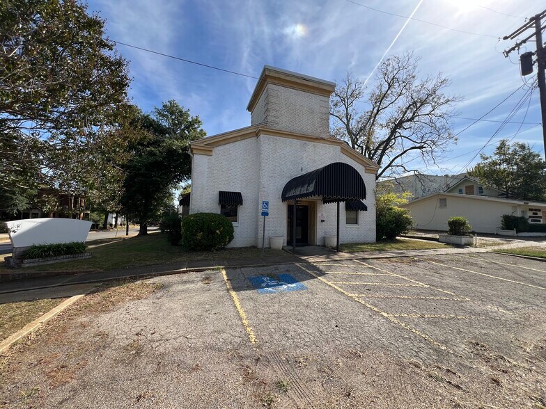 Primary Photo Of 204 N Alamo Blvd, Marshall Flex For Sale