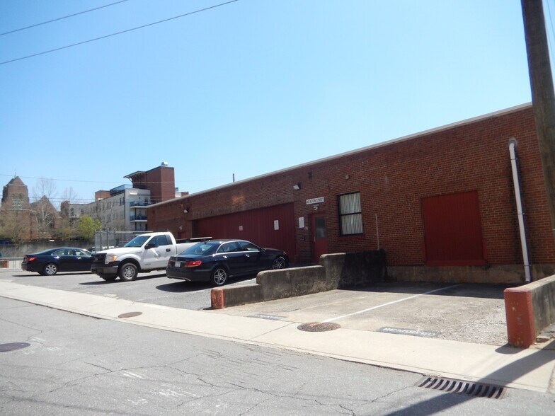 More Photos Of 46 Aston St, Asheville Light Manufacturing For Lease