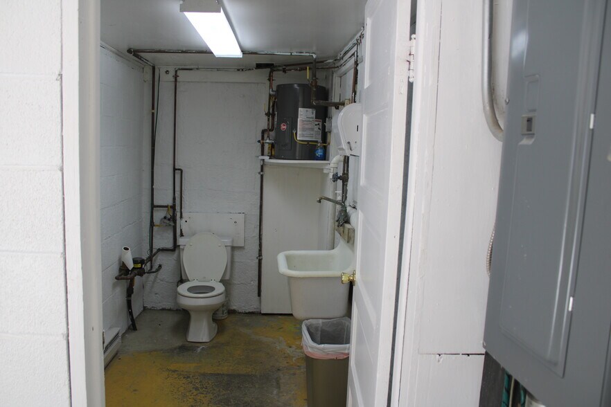 More Photos Of 716 New Brunswick Ave, Alpha Freestanding For Lease