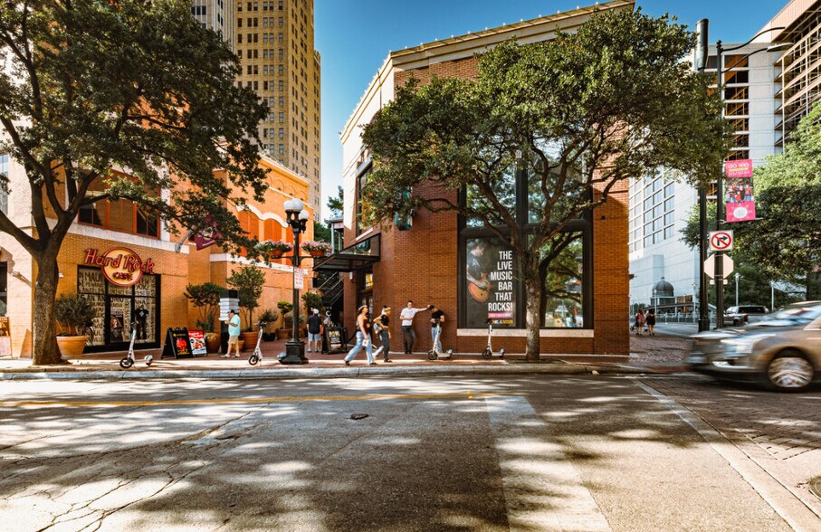 More Photos Of 111 W Crockett St, San Antonio Freestanding For Lease