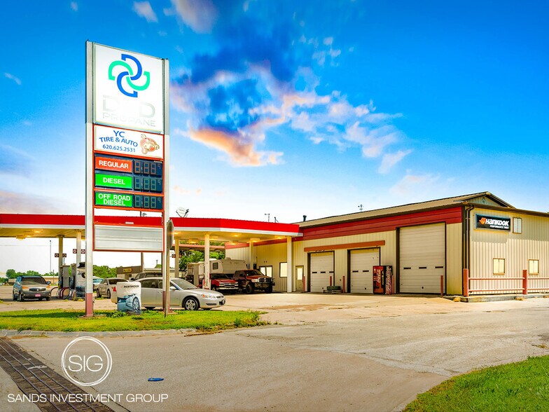 Primary Photo Of 108 S Fry St, Yates Center Convenience Store For Sale