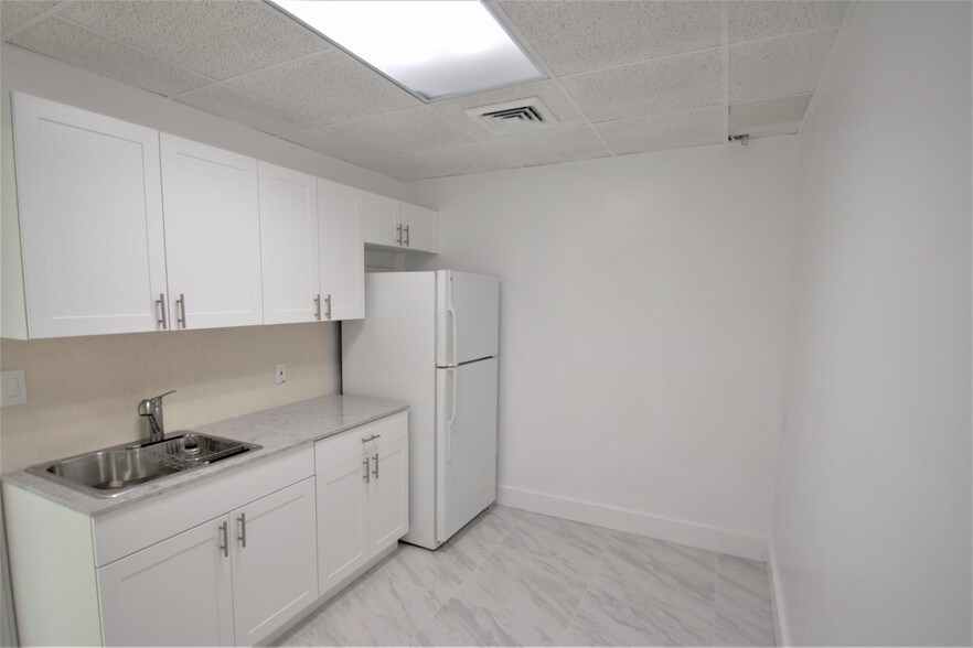 More Photos Of 2701 W Oakland Park Blvd, Oakland Park Office For Sale