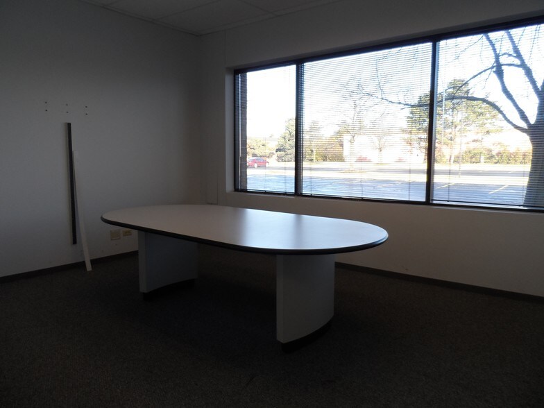 More Photos Of 935 Lakeview Pky, Vernon Hills Office For Lease