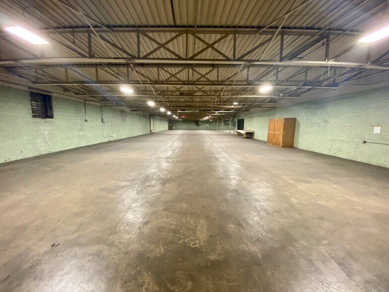 More Photos Of 318 Gidney St, Shelby Warehouse For Lease