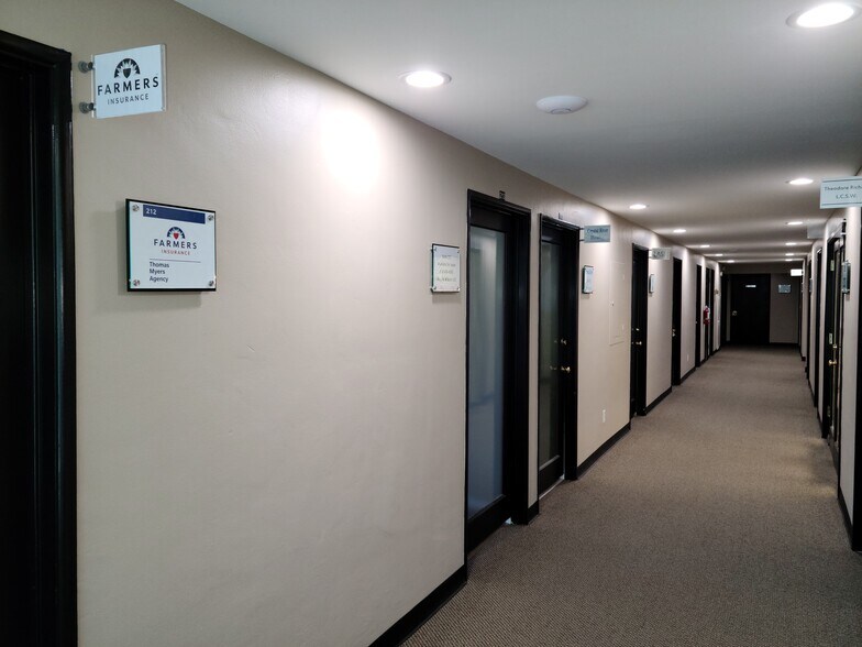 More Photos Of 930 Truxtun Ave, Bakersfield Office For Lease