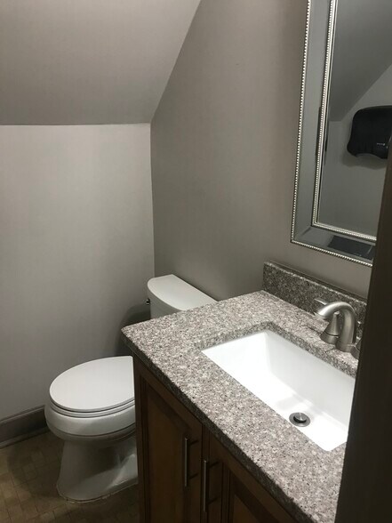 More Photos Of 1225 Johnson Ferry Rd, Marietta Medical For Lease