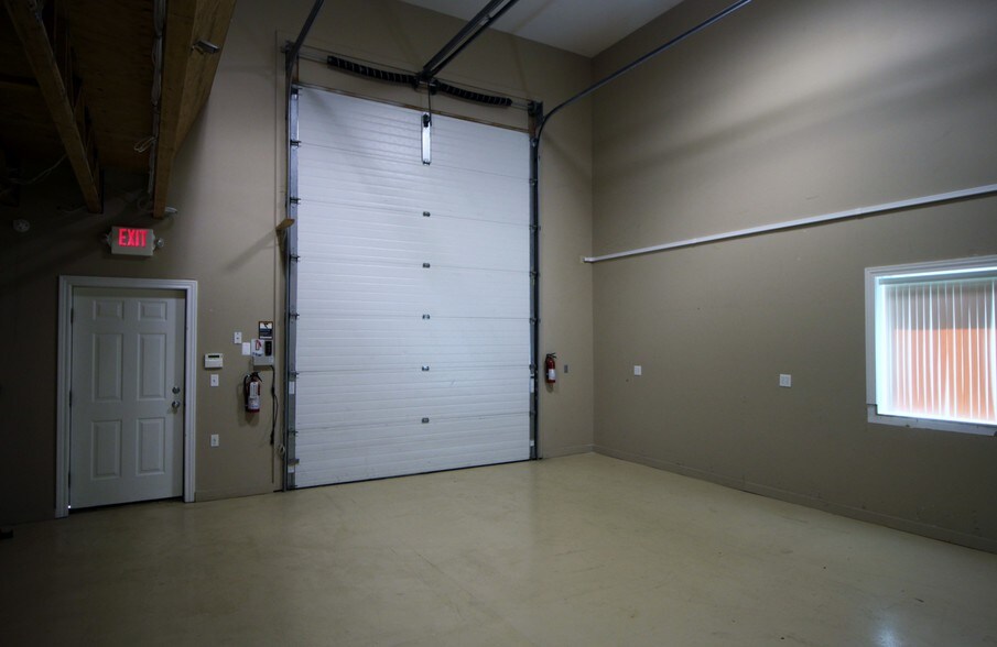More Photos Of 10151-10171 Bergin Rd, Howell Flex For Lease