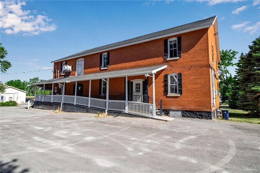 More Photos Of 1693 Quaker Rd, Barker Restaurant For Sale