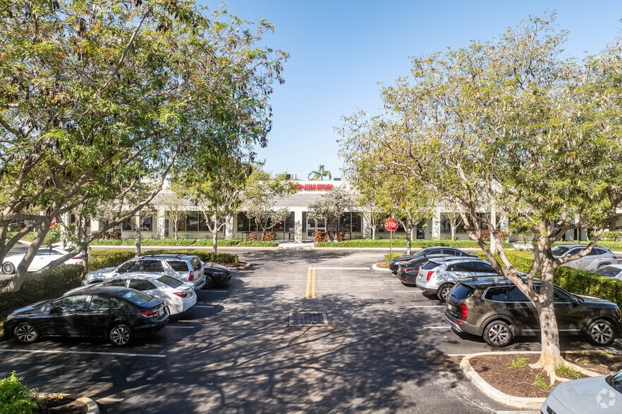 More Photos Of 1341-1663 S University Dr, Plantation Unknown For Lease