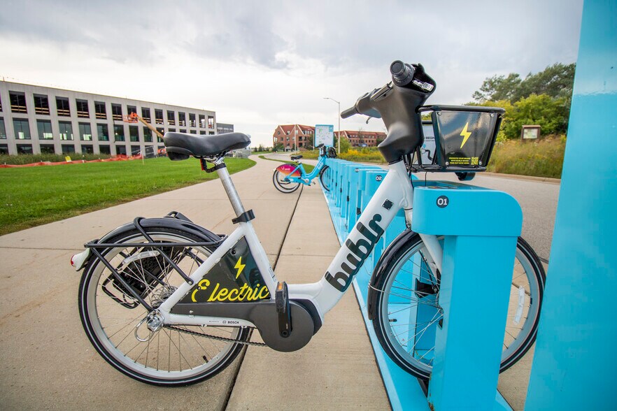 More Photos Of 1401 Discovery Pky, Milwaukee Office For Lease