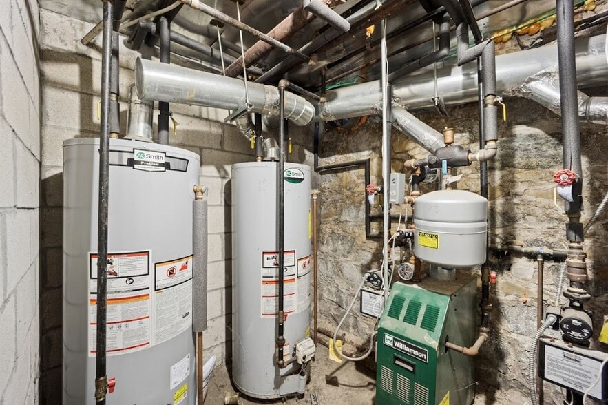 More Photos Of 552 Grandview Ave, Ridgewood Storefront For Sale