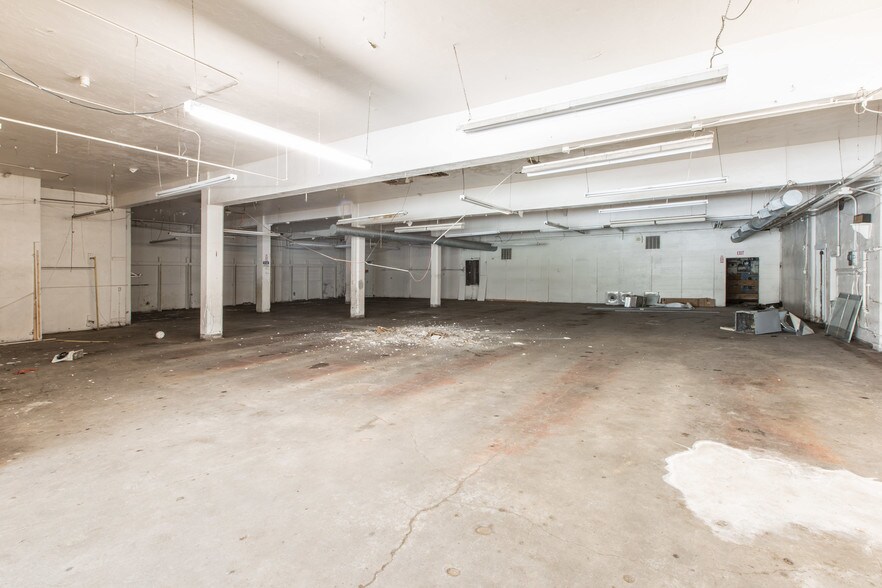 More Photos Of 8300 Woodward Ave, Detroit General Retail For Sale