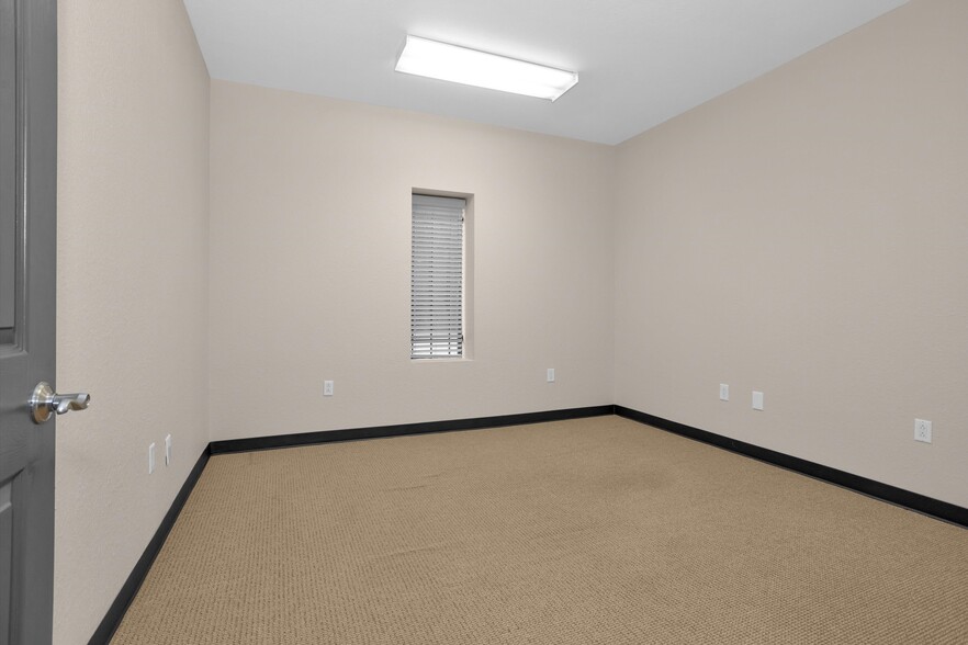 More Photos Of 11111 Neeshaw Dr, Houston Industrial For Sale
