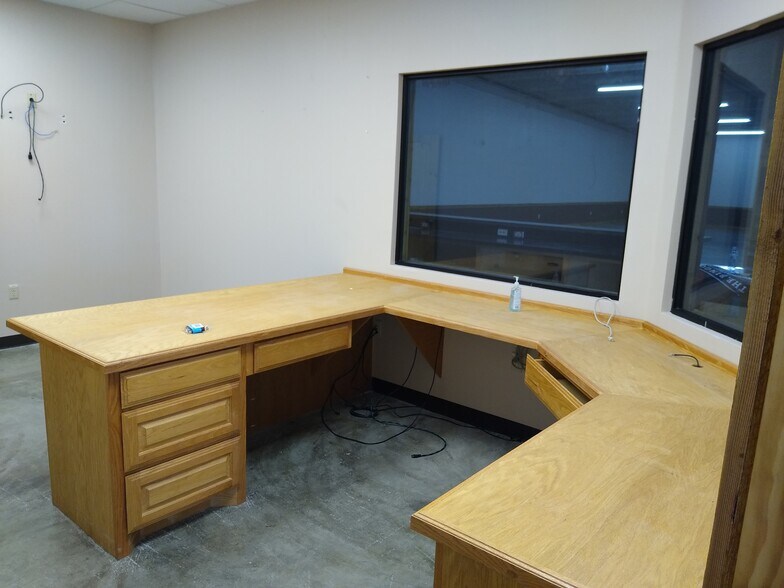 More Photos Of 800 S International Blvd, Hidalgo Freestanding For Lease