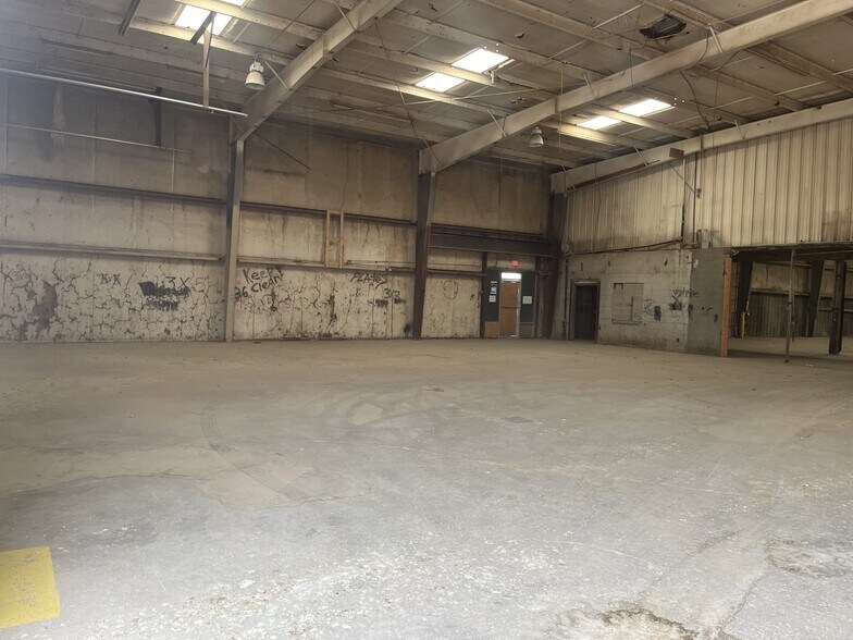 More Photos Of 1012 E Waylon Jennings Blvd, Littlefield Industrial For Sale