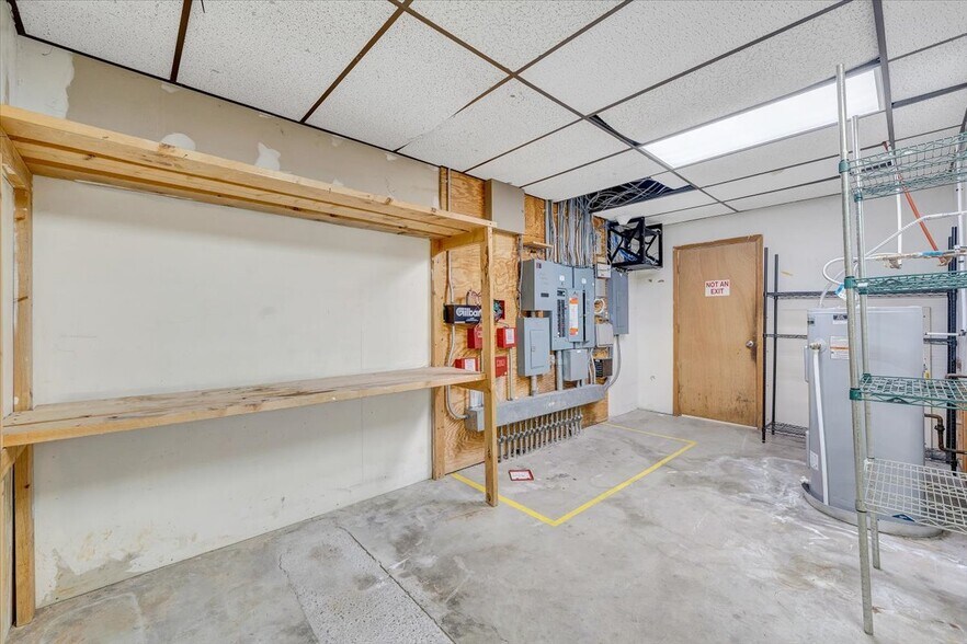 More Photos Of 1000 Electric Rd, Salem Convenience Store For Sale