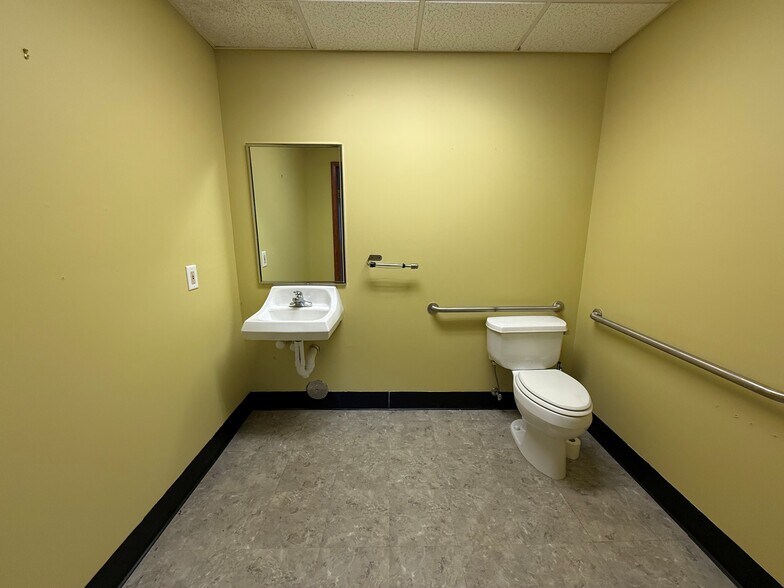 More Photos Of 3765-3773 Sky King Blvd, Kalamazoo Light Distribution For Lease