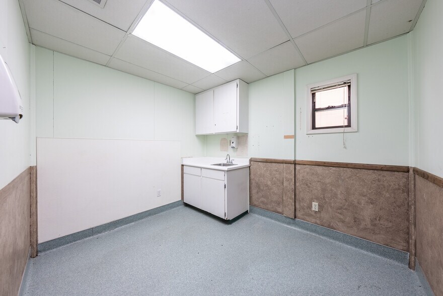 More Photos Of 927 O St, Firebaugh Healthcare For Sale