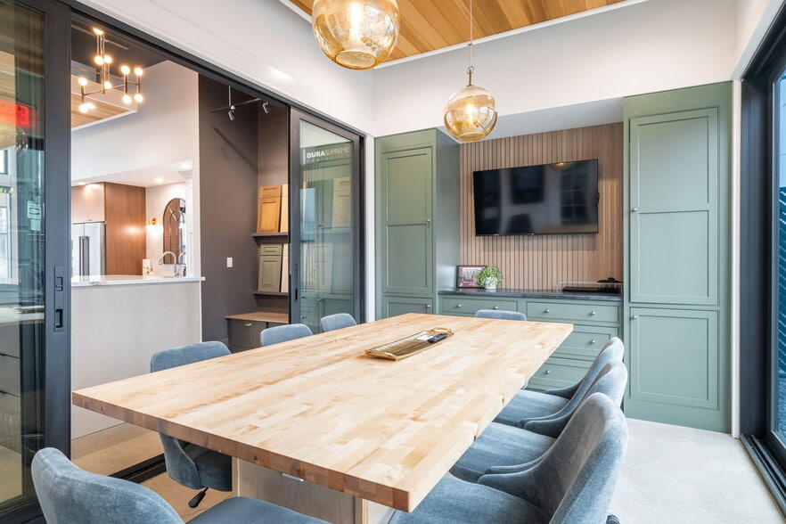 More Photos Of 1464 49th St NW, Seattle Office For Sale