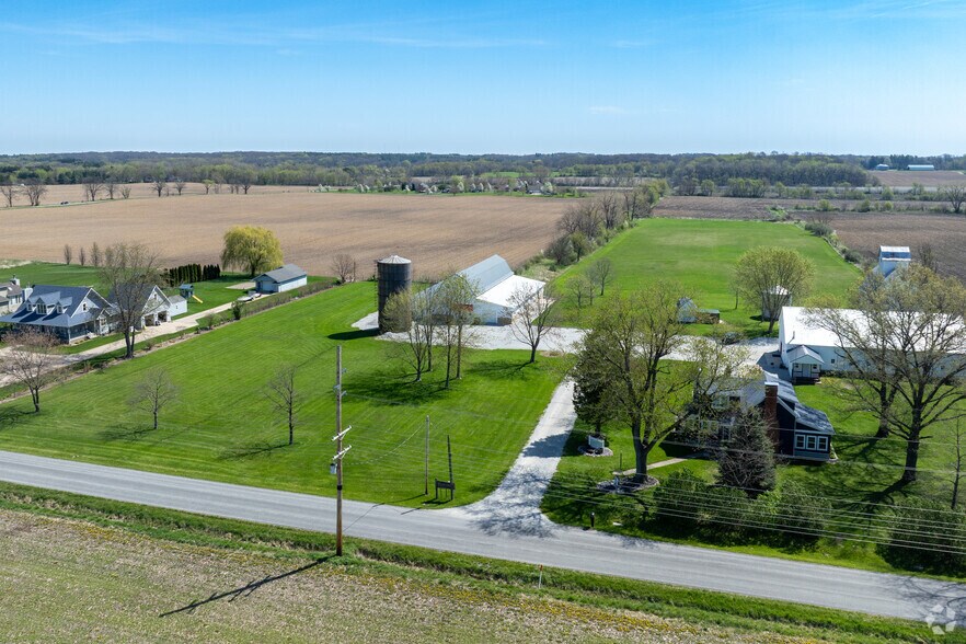 More Photos Of 27 S 100 W, Valparaiso Veterinarian Kennel For Sale