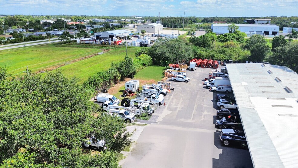 More Photos Of 3526 Work Dr, Fort Myers Warehouse For Lease