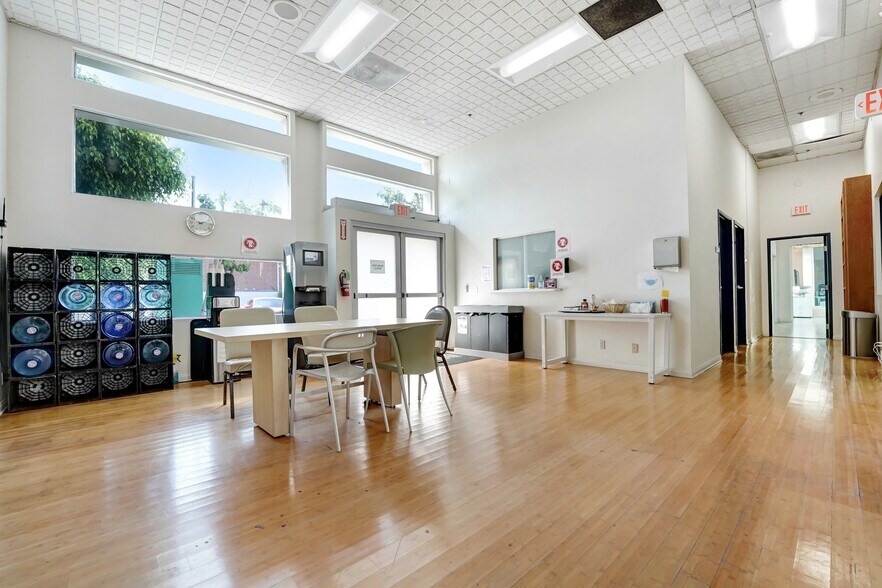 More Photos Of 11570 W Olympic Blvd, Los Angeles Medical For Lease
