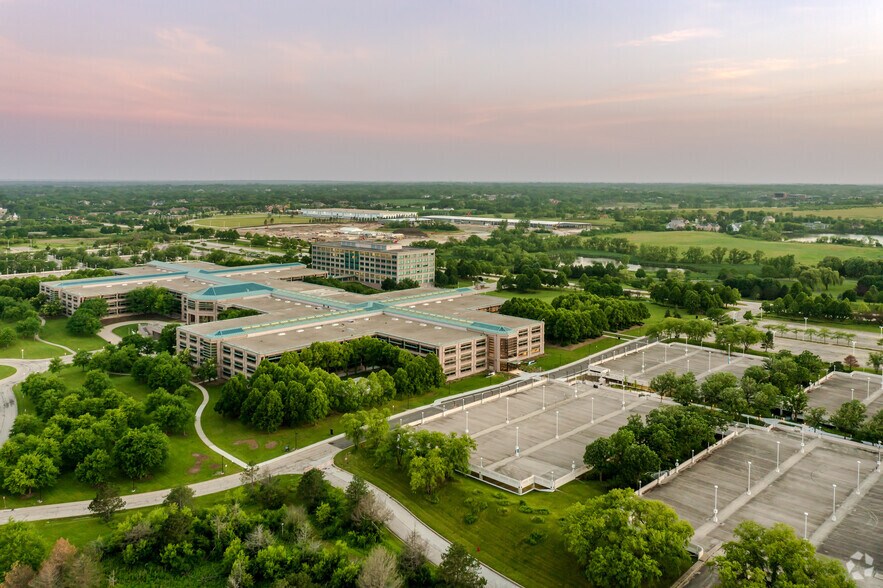 More Photos Of 2000 Center Dr, Hoffman Estates Office For Lease