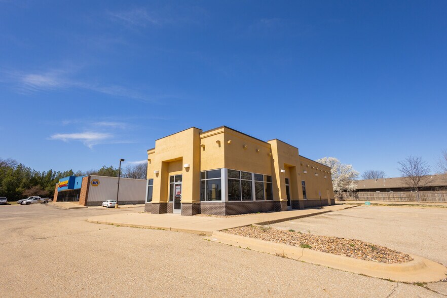 More Photos Of 1403 W 8th St, Wellington Fast Food For Sale