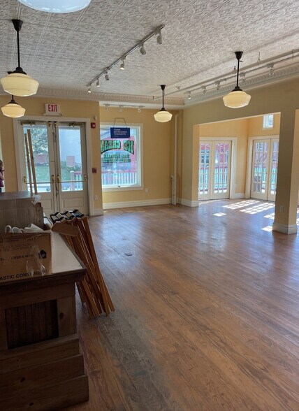 More Photos Of 6014 Main St, Tannersville Storefront Retail Office For Lease