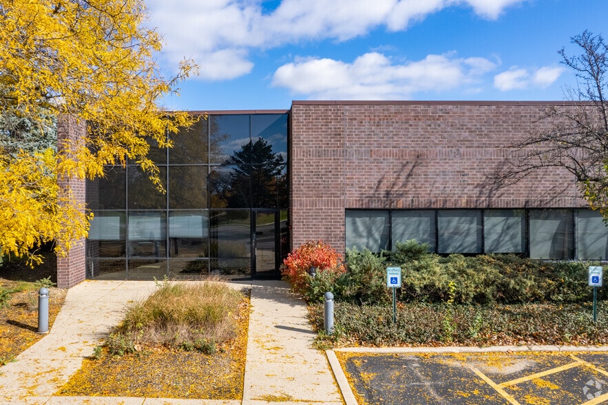 More Photos Of 585 Slawin Ct, Mount Prospect Research And Development For Lease
