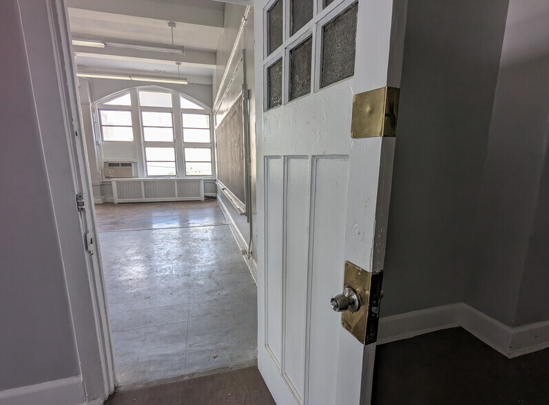 More Photos Of 1901 W Tioga St, Philadelphia Schools For Sale