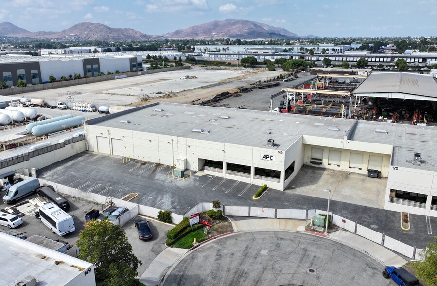 Primary Photo Of 169 W Mindanao St, Bloomington Distribution For Sale