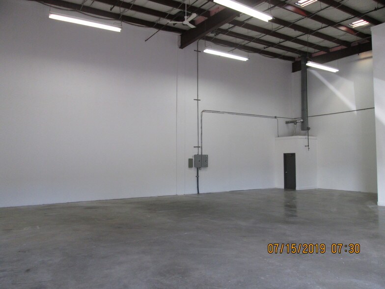 More Photos Of 211 Gates Rd, Little Ferry Flex For Lease