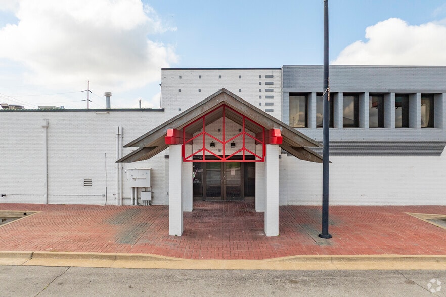 More Photos Of 2420-2440 Southwest Blvd, Tulsa Freestanding For Lease