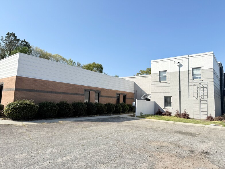 More Photos Of 1089 Augusta Rd, Warrenville Office For Lease