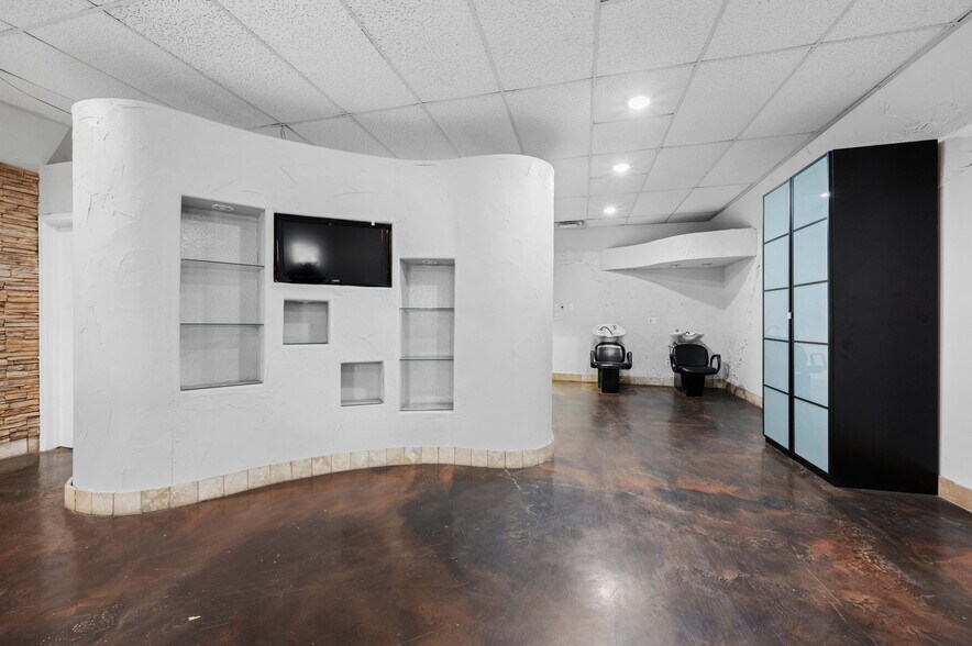 More Photos Of 309-311 S Victoria Ave, Pueblo Storefront For Sale