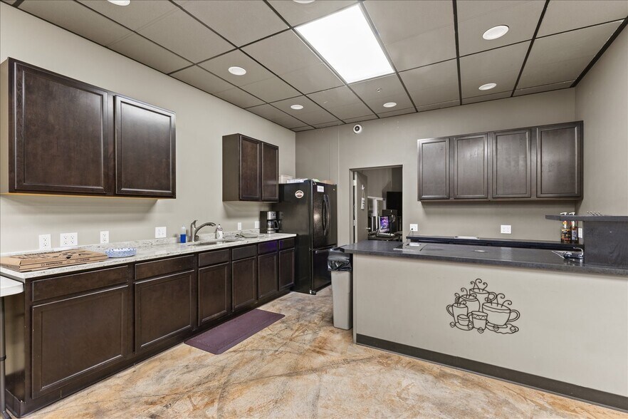 More Photos Of 18824 Smokey Point Blvd, Arlington Warehouse For Sale