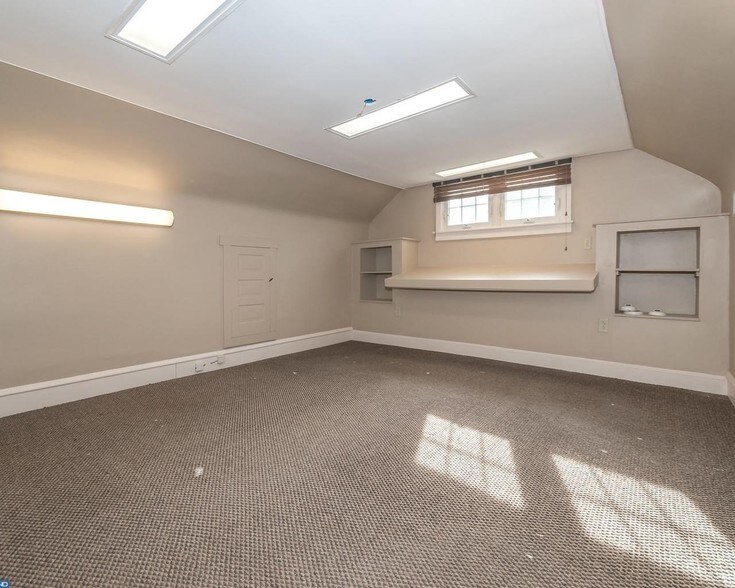 More Photos Of 724 S Broad St, Lansdale Office For Sale