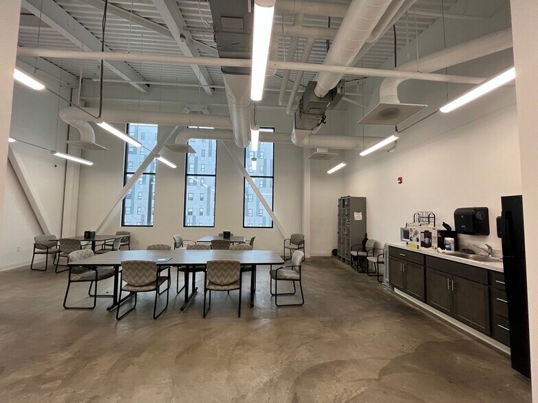 More Photos Of 225 Ellicott St, Buffalo Supermarket For Sale
