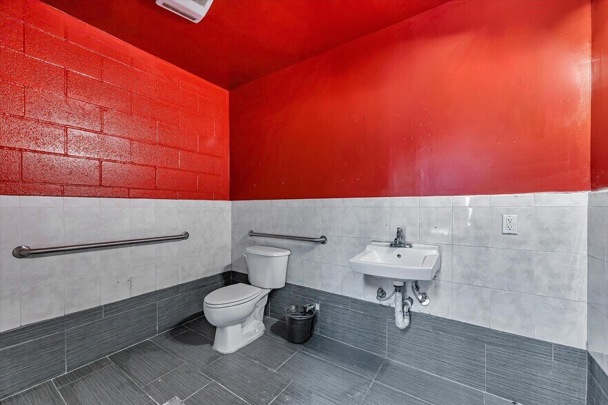 More Photos Of 1227 San Pablo Ave, Berkeley Storefront For Sale