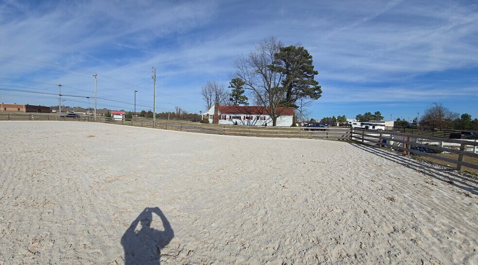 More Photos Of 10181 Stateline Rd, Olive Branch Horse Stables For Sale