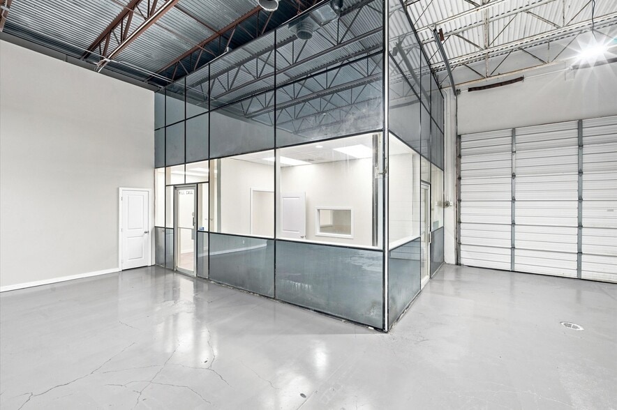 More Photos Of 1440 Cedar Post Ln, Houston Warehouse For Sale