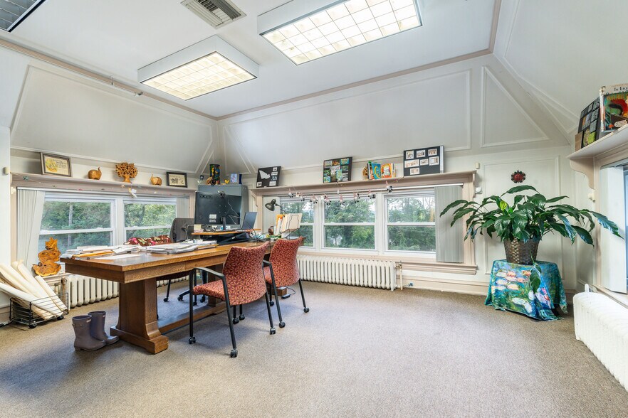 More Photos Of 200 Camp Hill Rd, Fort Washington Specialty For Sale