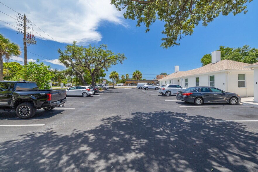 More Photos Of 12800 Indian Rocks Rd, Largo Office Residential For Lease