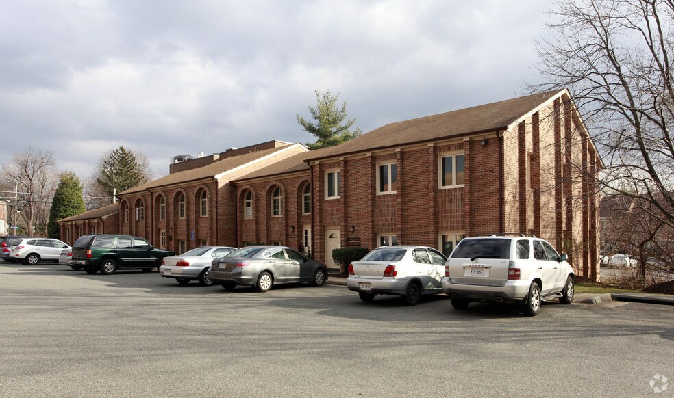 Primary Photo Of 7002 Evergreen Ct, Annandale Office For Lease