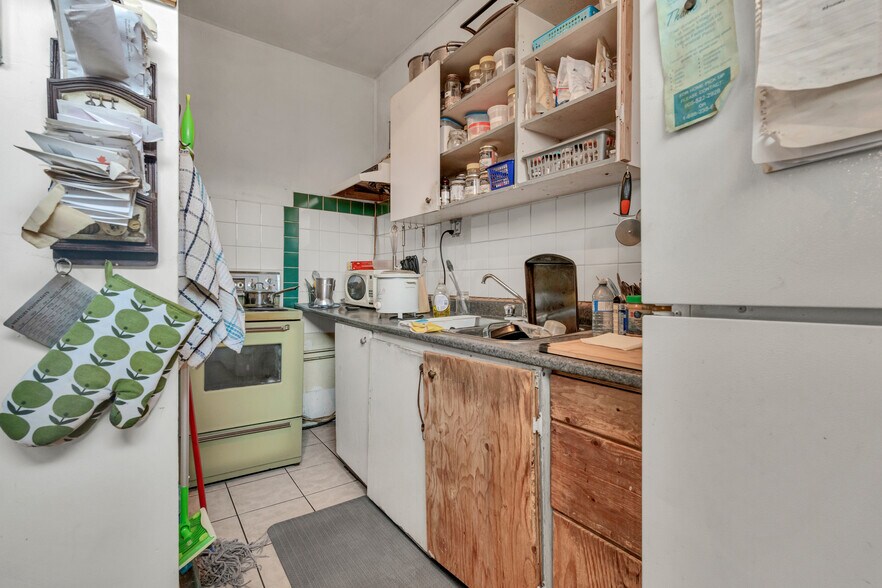 More Photos Of 70 Ottawa St N, Hamilton Storefront Retail Residential For Lease