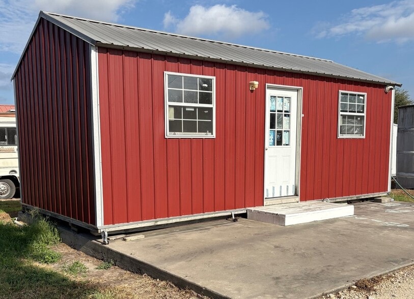 More Photos Of 4401 County Road 3161, Taft Movie Radio TVStudio For Sale