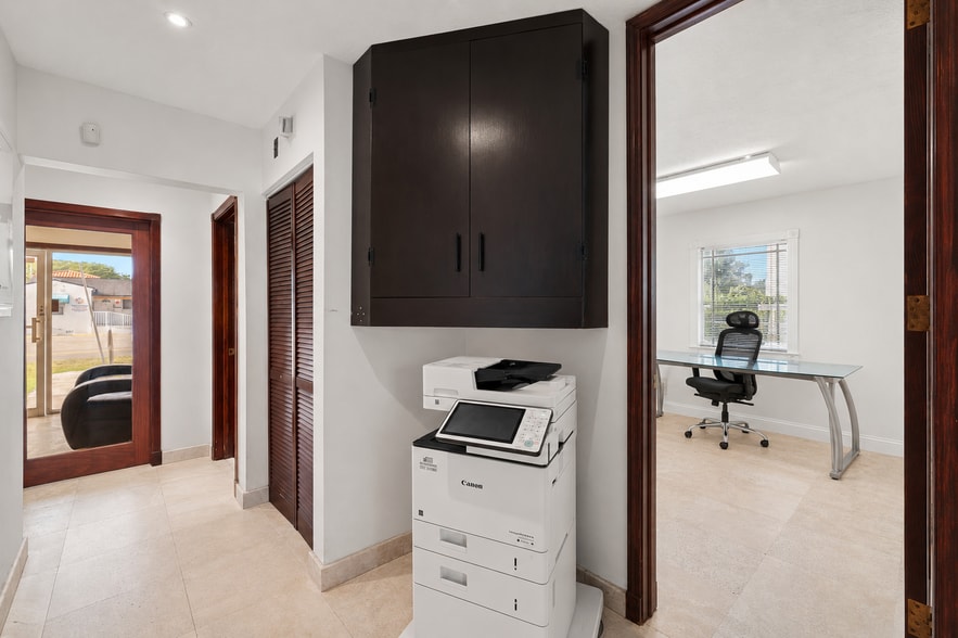 More Photos Of 4201 SW 11th St, Coral Gables Office For Sale